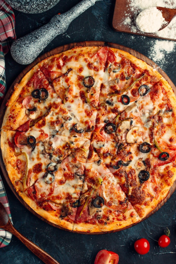 pizza-time-tasty-homemade-traditional-pizza-italian-recipe (1)